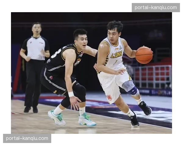 【2026年4月CBA联赛·赛中·花絮浙江德比战现温情一幕,吴前与浙江广厦小将赛后交换球衣 【2026年4月CBA联赛·赛中·花絮浙江德比战现温情一幕,吴前与浙江广厦小将赛后交换球衣